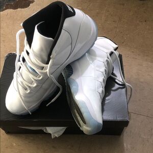 White Athletic Shoes ( Great condition)